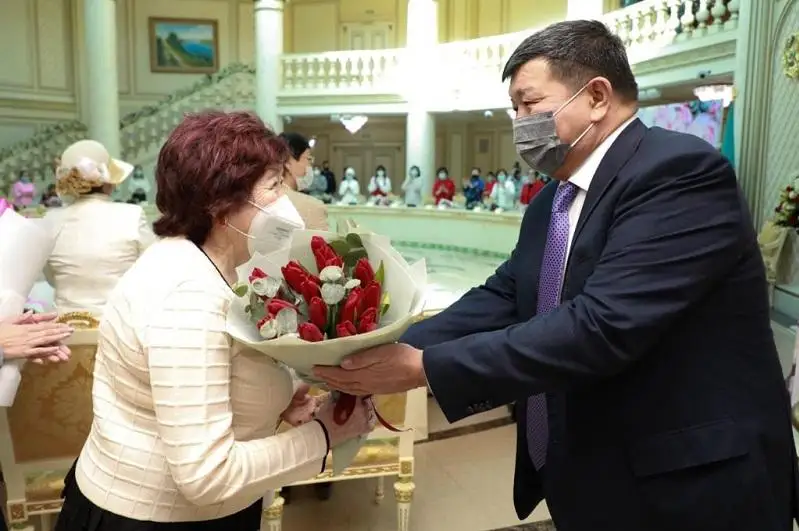 Махамбет Досмухамбетов: Почтение матери и уважение к женщине – это норма жизни