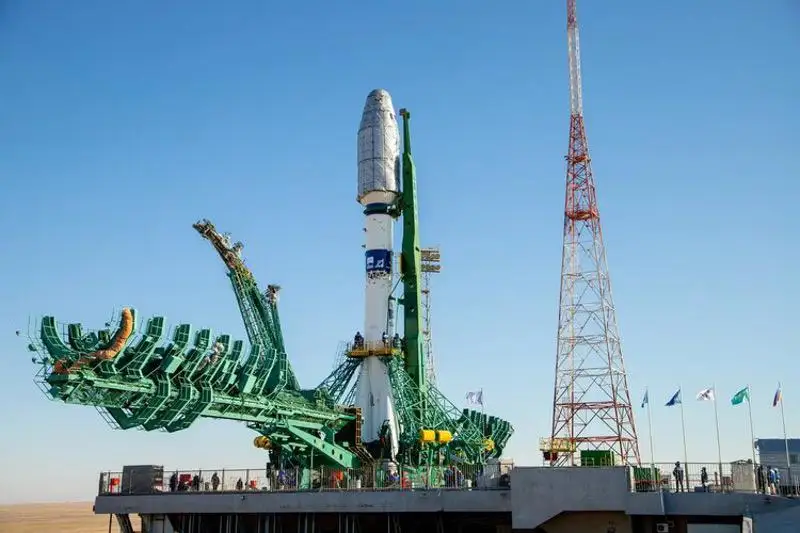 Ракета «Союз-2.1а» с 38 спутниками на борту установлена на стартовом комплексе Байконура