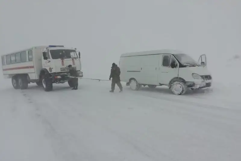 Около 70 человек спасли на дорогах в Карагандинской области