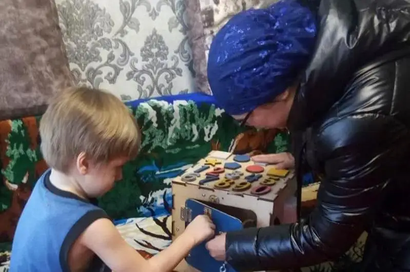 Бизиборды для особенных детей бесплатно изготавливает рукодельница в Балхаше