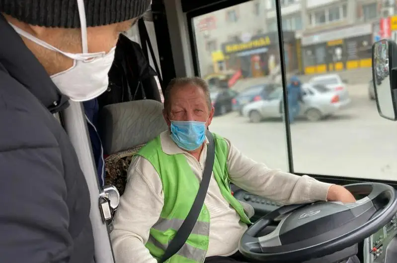 Наличие масок у пассажиров автобусов проверяют в Алматы
