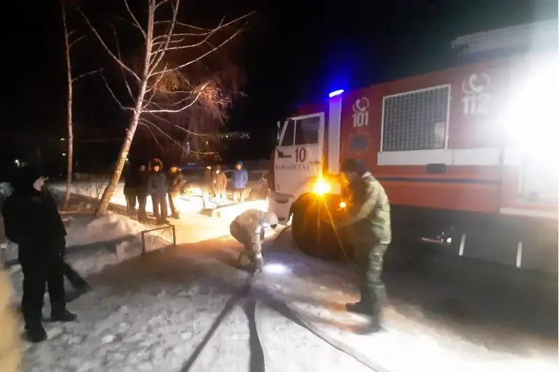 17 человек эвакуировали при пожаре в Кокшетау