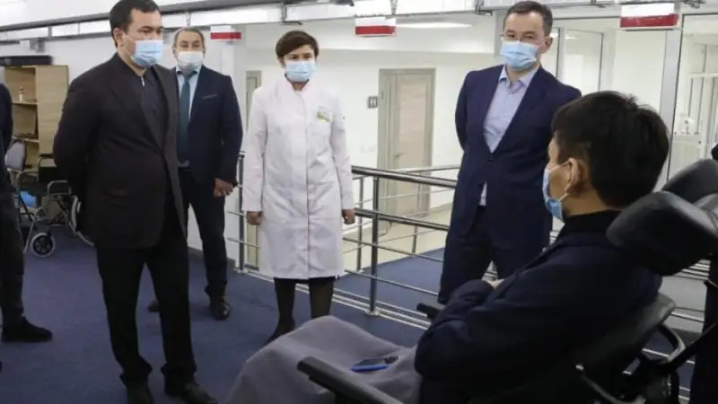 Услуги сопровождающих оплатят инвалидам первой группы в Караганде