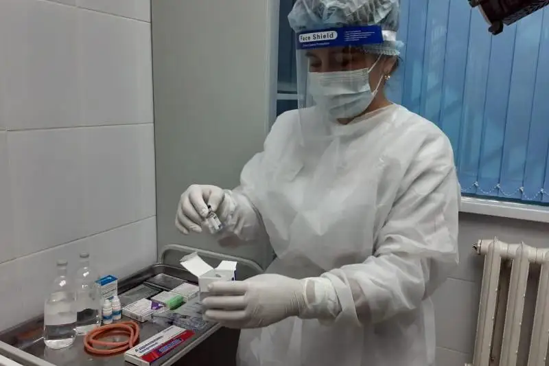 Около 840 медицинских работников привились от COVID-19 в Туркестанской области