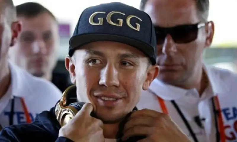 Геннадий Головкин появился в кинотеатре с целой хоккейной командой