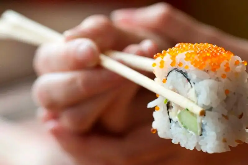 По факту отравления суши 50 человек возбудили уголовное дело в Атырауской области