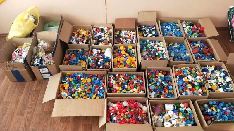 Добрая крышечка: карагандинцы сбор мусора превращают в благотворительность