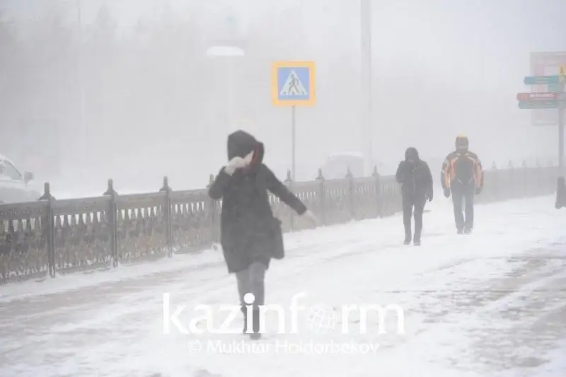 Штормовое предупреждение объявили в семи областях РК