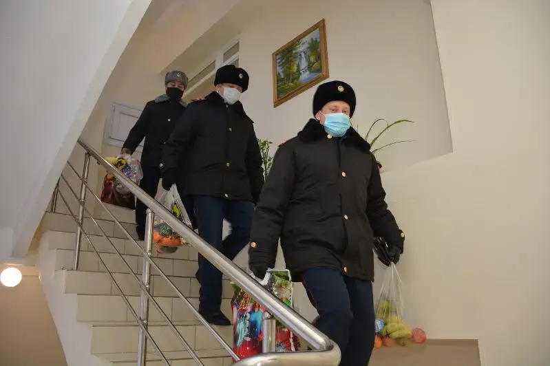 Благотворительностью завершили год полицейские СКО