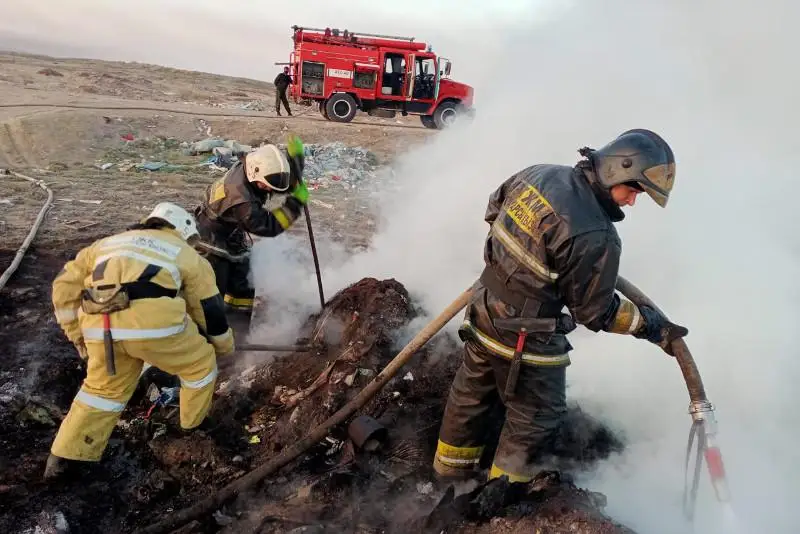 Более 200 пожаров и возгораний потушили карагандинские огнеборцы за выходные