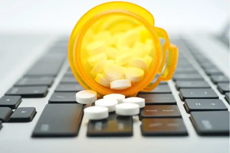 О важности внедрения сплошной цифровизации для получения медикаментов заявил Президент РК