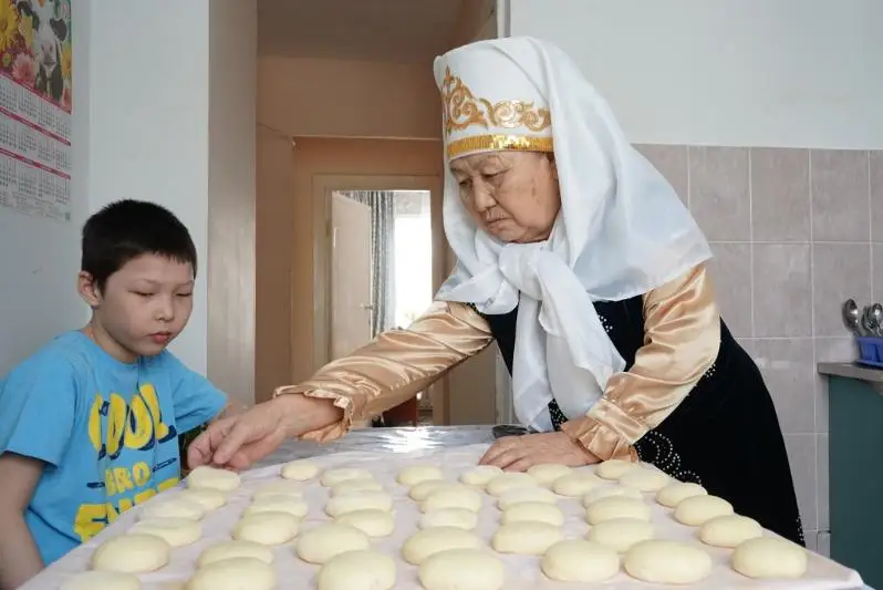 «Бауырсақ апа» из Семея знает десятки рецептов приготовления национального блюда