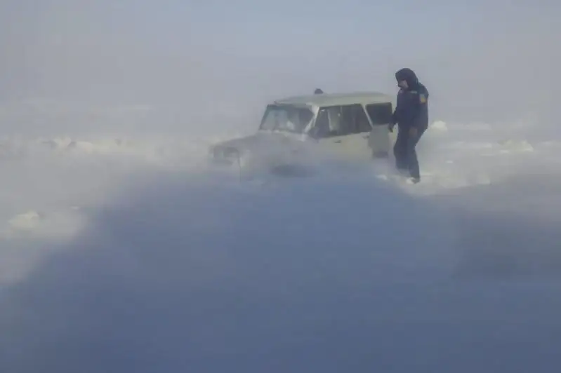 Троих мужчин из снежного заноса спасли сотрудники ДЧС Алматинской области