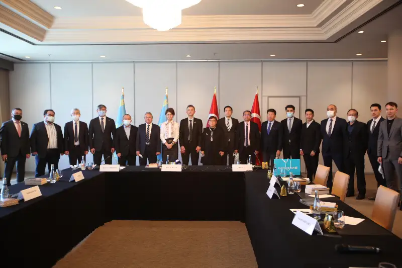 Аида Балаева встретилась с казахской диаспорой в Стамбуле