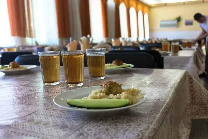 Бесплатным горячим питанием обеспечат учеников 1-2 классов в Карагандинской области