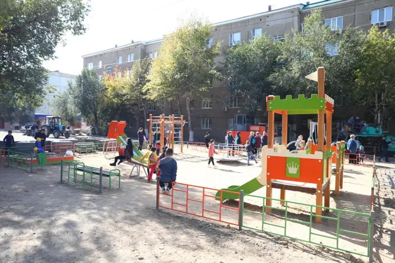Aqtóbe qalasynda balalarǵa arnap, 200 oıyn alańy salynady