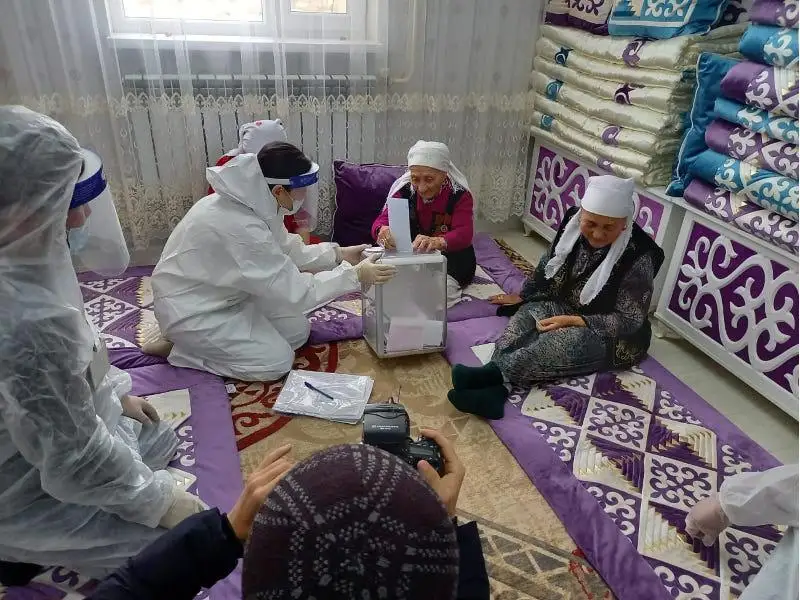 Долгожители проголосовали в Мангыстауской области