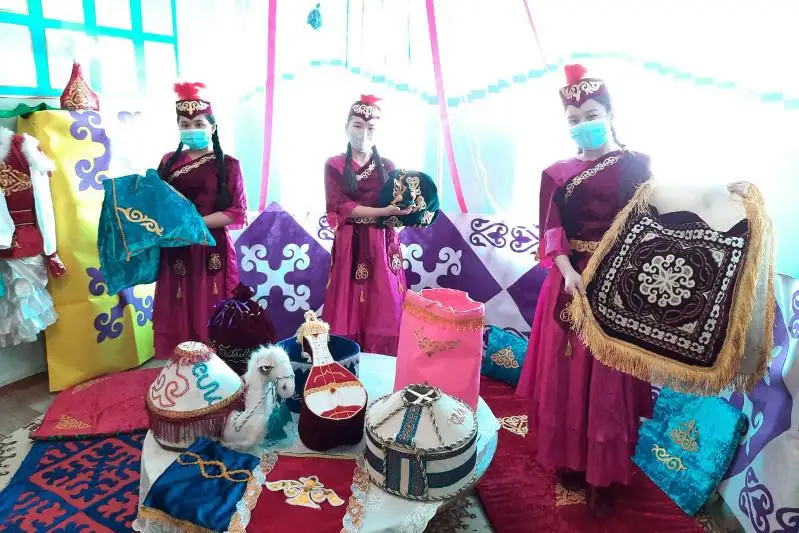 Обычай дарить подарки развивают в сёлах Павлодарской области