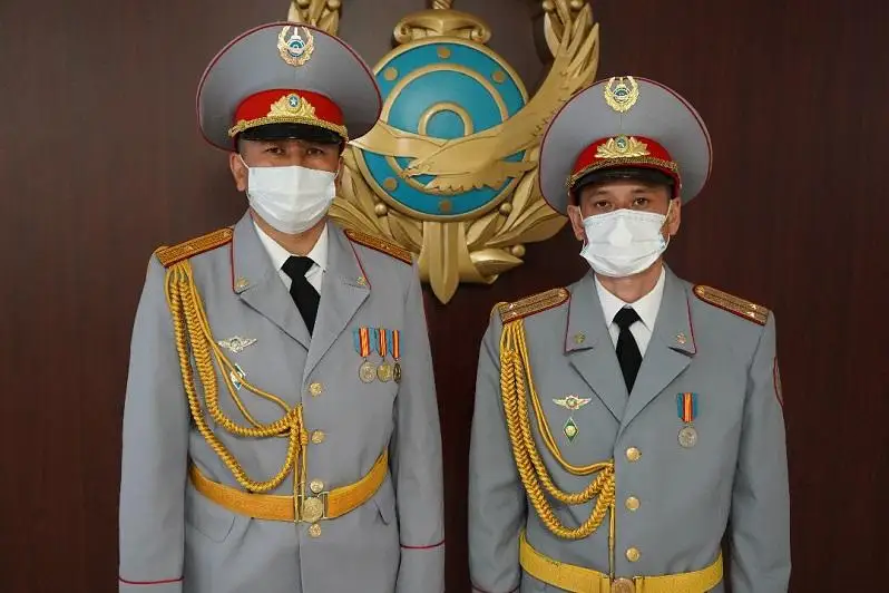 В экстренных ситуациях о своей жизни не думаешь - спасшие семью из пожара костанайские полицейские