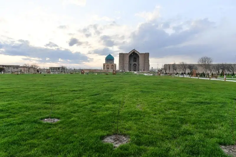 Озеленение Туркестана продолжается