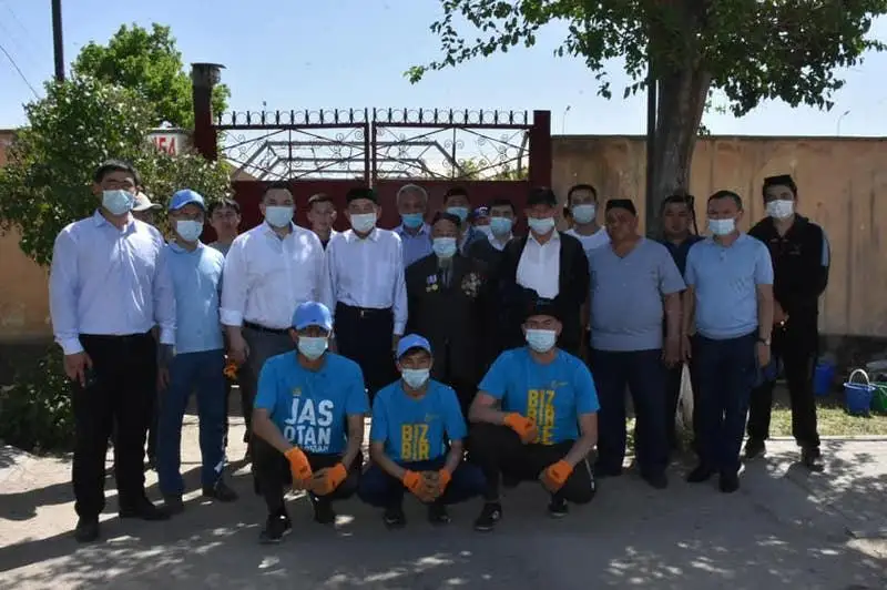 150 саженцев деревьев высадили в Туркестане