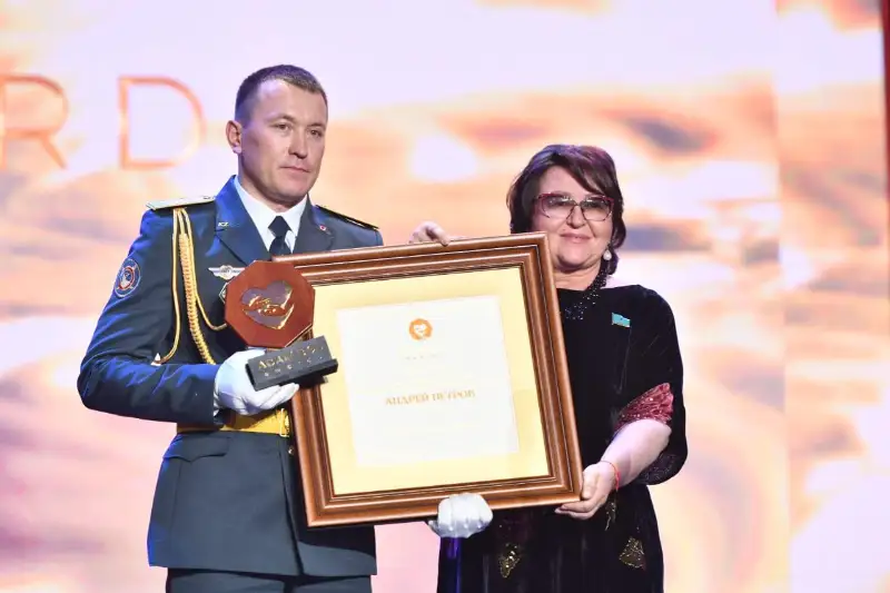 Спасший девушку от насильника актюбинский гвардеец награжден премией ADAM BOL AWARDS