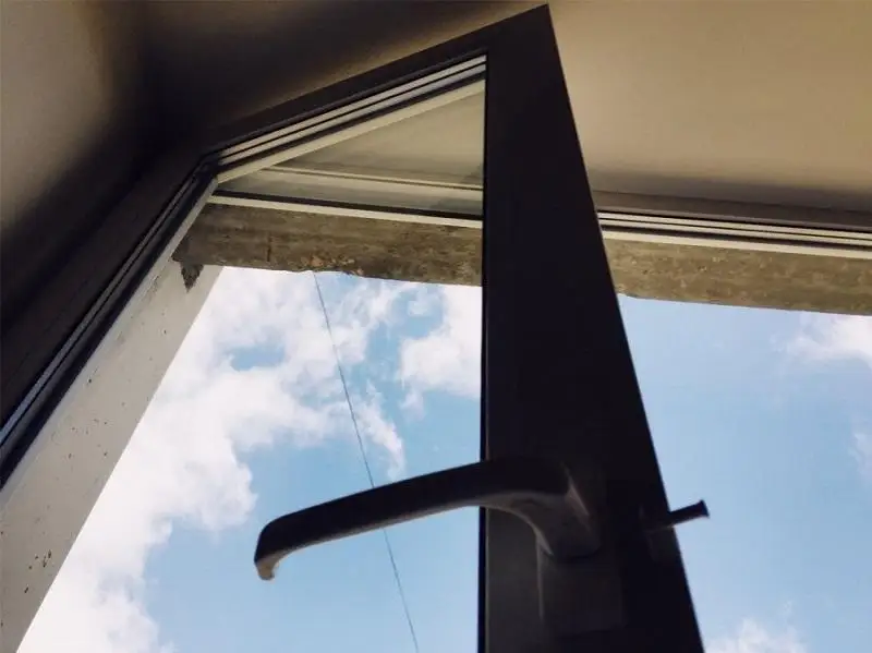 Мужчина выпал из окна здания акимата Караганды