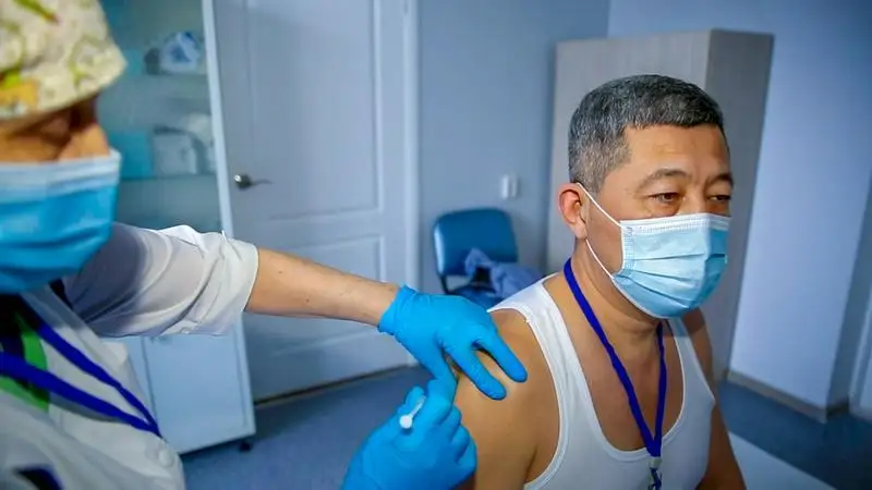 За сутки 2492 жителя Атырауской области привились от коронавируса