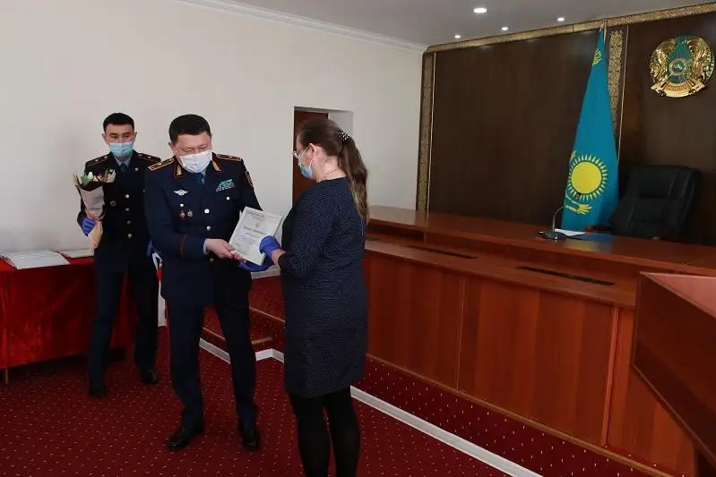 Глава столичной полиции поздравил женщин-журналистов с 8 марта