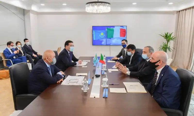 Аким Туркестанской области обсудил вопросы сотрудничества с послом Италии в РК