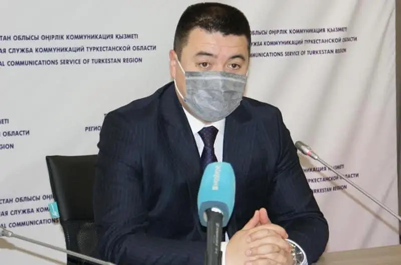 Túrkistan oblysynyń bas sanıtary men basqarma basshysy birinshi bolyp vaktsına saldyrmaq