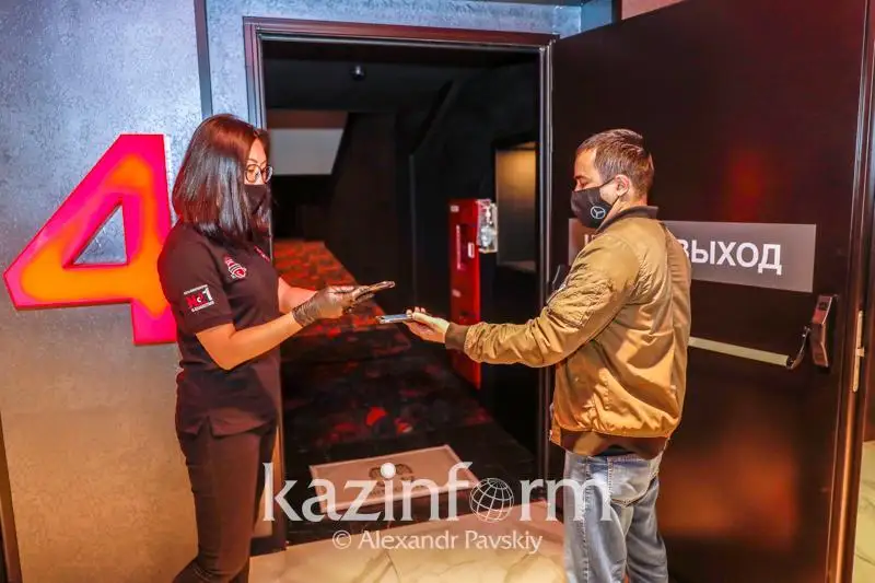 Кинотеатры, бильярдные и караоке откроются в Казахстане