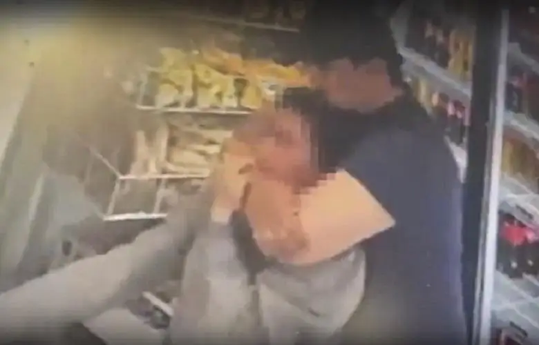 Удушающий прием: мужчина совершил нападение на продавца магазина в Актау