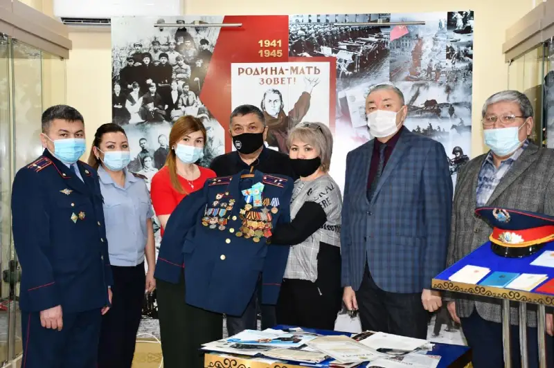 Семейные реликвии ветерана-панфиловца передали в музей в Акмолинской области