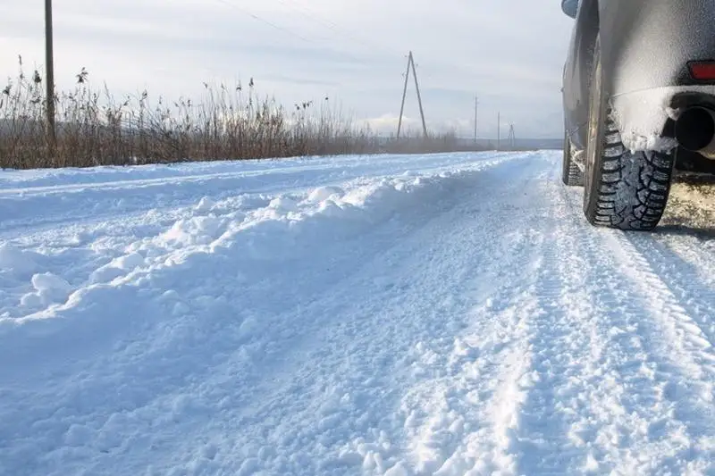 Полицейские спасли от замерзания на трассе семью в Акмолинской области
