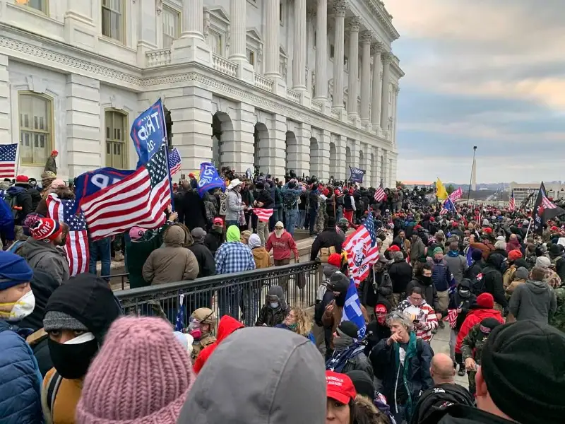 В Вашингтоне ввели комендантский час из-за беспорядков