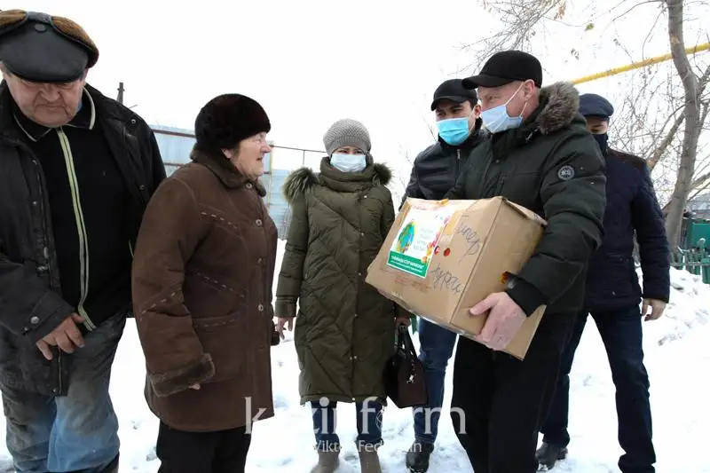 Продуктовые корзины раздали социально уязвимым слоям населения в столице