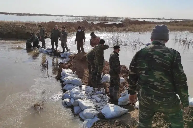 Дополнительные силы для борьбы с паводками направили в Акмолинскую область