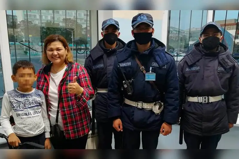 Потерявшегося семилетнего мальчика нашли бойцы Нацгвардии в Актау