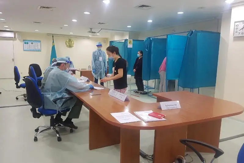 Родители онкобольных детей проголосовали на выборах в Алматы