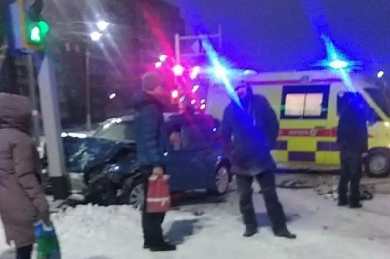 Спасатели извлекли мужчину из покореженного автомобиля в Петропавловске