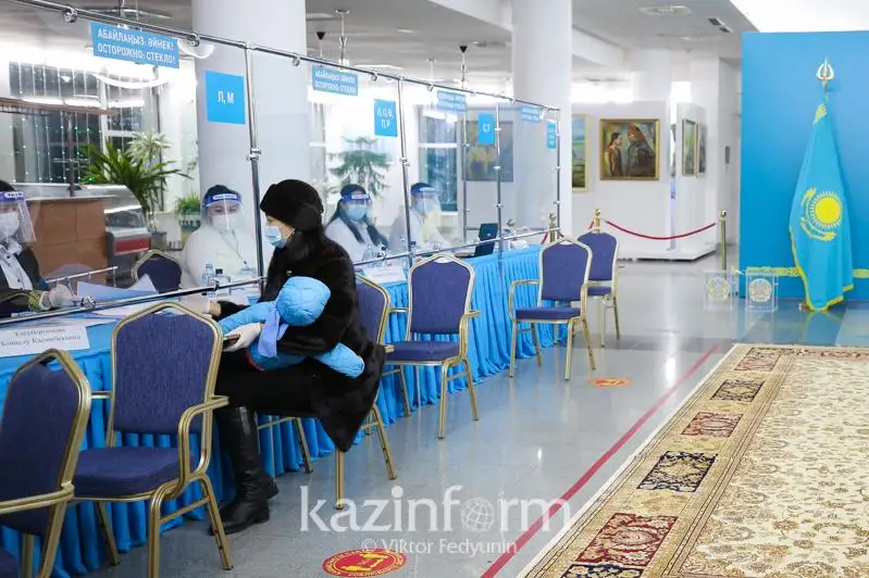 Казахстанцам запрещено приводить детей при голосовании