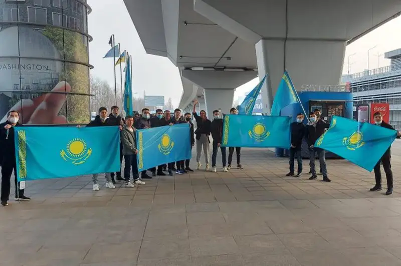 Сборная Казахстана по футболу прилетела в Киев