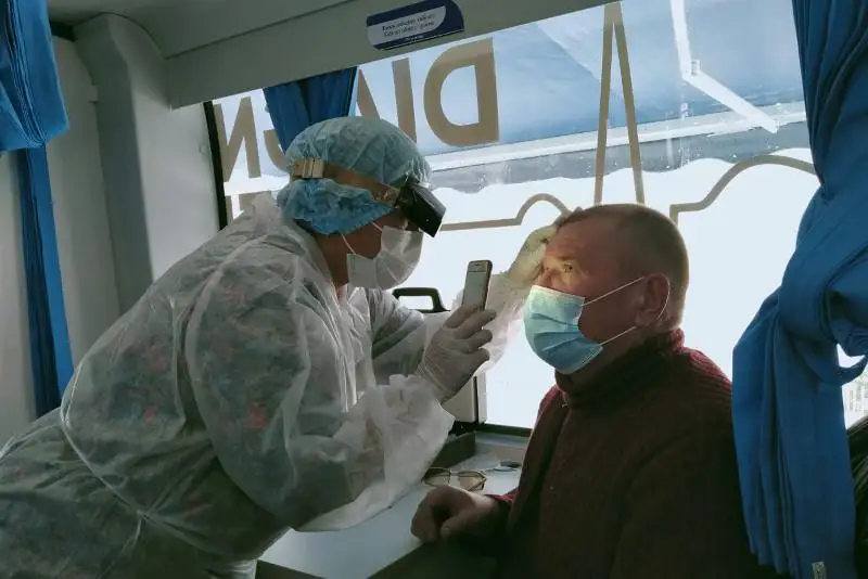 Жители села Катон-Карагайского района ВКО смогли пройти обследование в передвижном медкомплексе