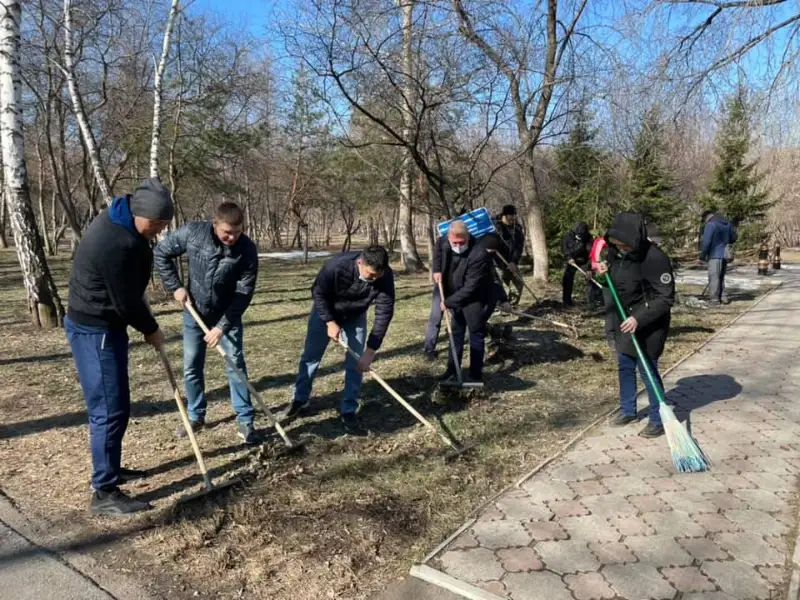 Первый общегородской субботник прошел в Петропавловске