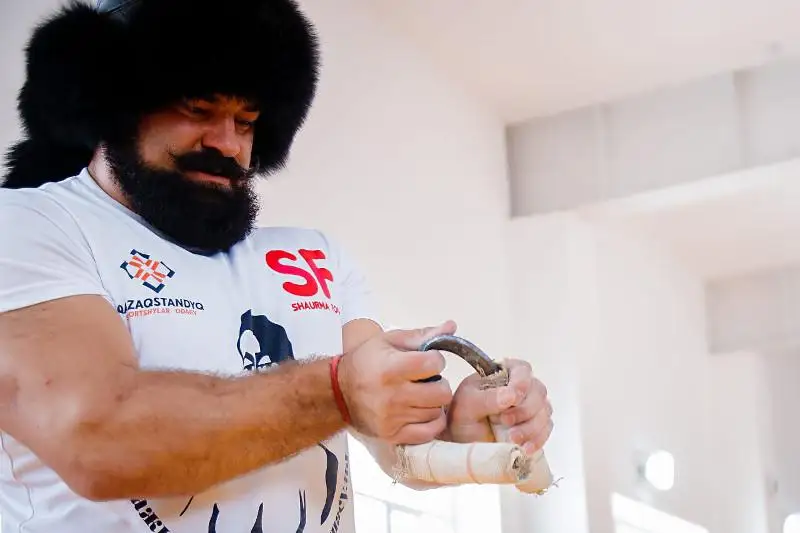 Казахстанский палуан побил очередной мировой рекорд