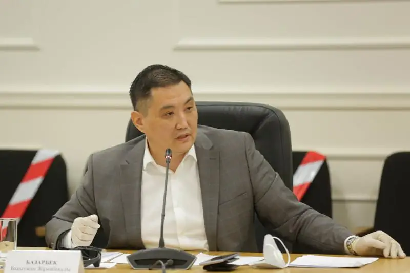 Запретить раздел сельхозземель в пригородной зоне призвал юрист Бакытжан Базарбек