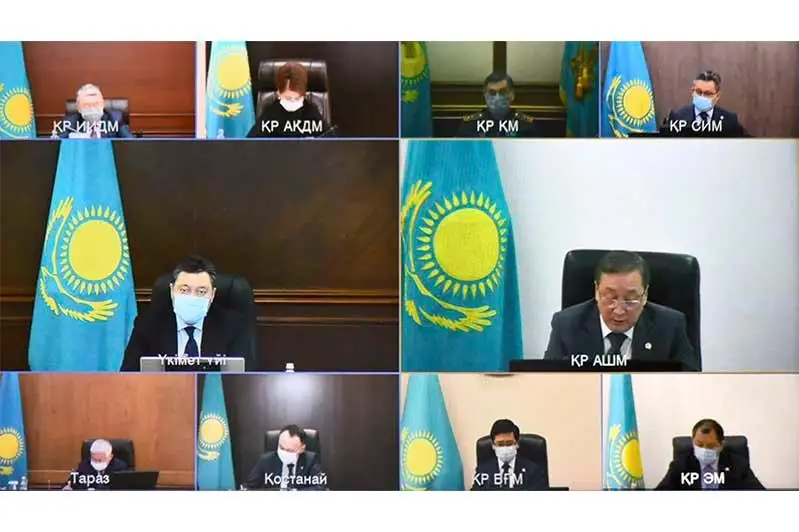 Аскар Мамин поручил обеспечить жесткий контроль за стабильностью цен на социально значимые продукты питания