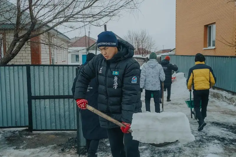 Чемпионы мира и Азии помогли 80-летнему аксакалу