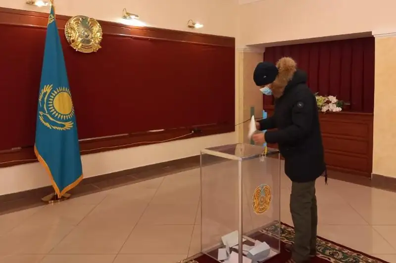 На 778 избирательных участках проходят выборы в Карагандинской области